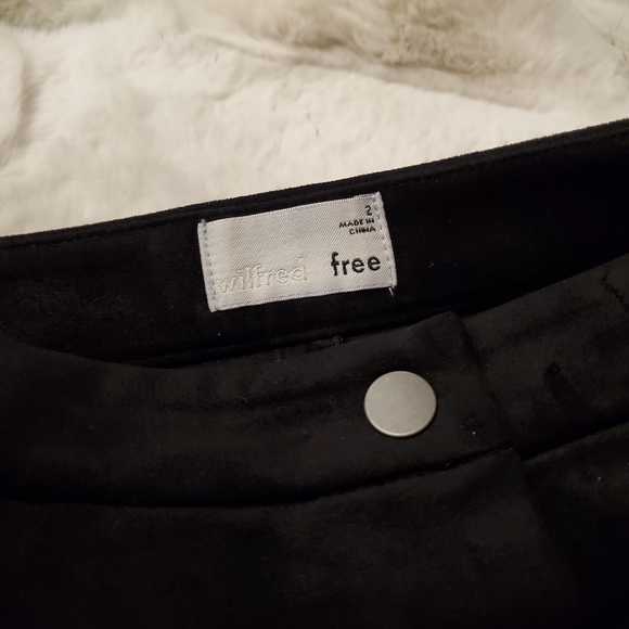 Aritzia Centinela Skirt, Black, Size 2 - Picture 4 of 4